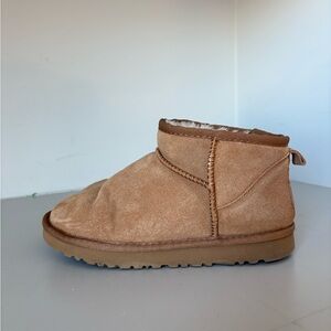 UGG Classic Mini Boots Made in Australia Sheepskin Size US 6